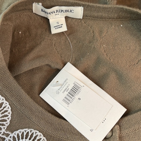 BANANA REPUBLIC EMBROIDERED CROPPED SWEATER - Picture 6 of 7